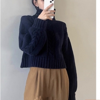 値下げ。クラネ SHORT CABLE TURTLE KNIT TOPS