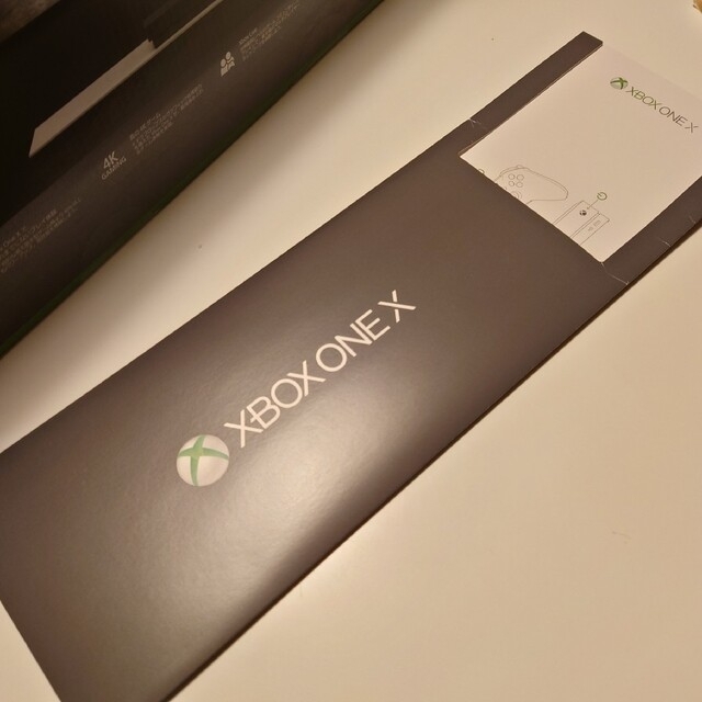Microsoft(マイクロソフト)の美品:XBOX ONE X本体 エンタメ/ホビーのゲームソフト/ゲーム機本体(家庭用ゲーム機本体)の商品写真