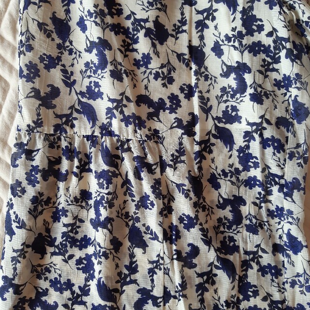 レディース パンツ 花柄 ブルー ３L 大きいサイズ 新品 白 裏地付き レディースのパンツ(カジュアルパンツ)の商品写真
