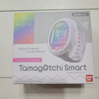 バンダイ(BANDAI)の【新品未使用、未開封品】たまごっちスマートNiziUスペシャルセット(携帯用ゲーム機本体)