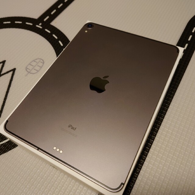 iPad Pro 2018 11インチ SIMフリー 256GB キーボード付き