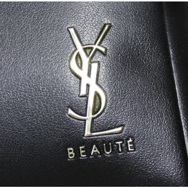 Yves Saint Laurent Beaute(イヴサンローランボーテ)のAByslp 新品未使用本物　YSL イヴサンローラン　ノベルティポーチ レディースのファッション小物(ポーチ)の商品写真