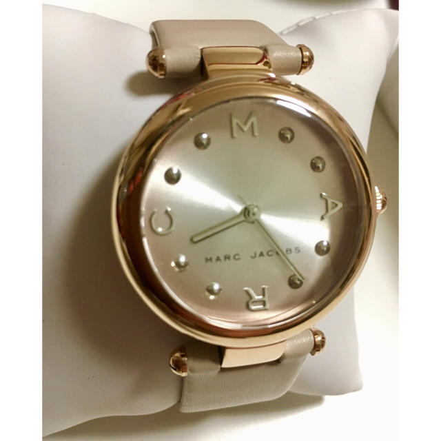 MARC JACOBS(マークジェイコブス)の【新品】MARC JACOBS ピンクベージュのレザーベルト 腕時計 レディースのファッション小物(腕時計)の商品写真