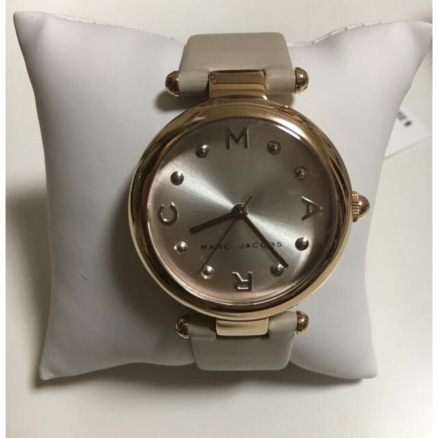 MARC JACOBS(マークジェイコブス)の【新品】MARC JACOBS ピンクベージュのレザーベルト 腕時計 レディースのファッション小物(腕時計)の商品写真