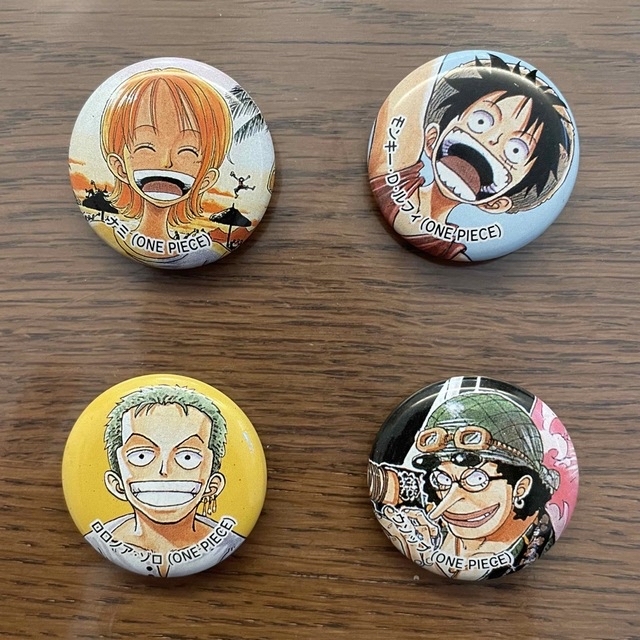 ONE PIECE(ワンピース)のワンピース 缶バッジ 4点セット 10巻 応募者特典 エンタメ/ホビーのおもちゃ/ぬいぐるみ(キャラクターグッズ)の商品写真