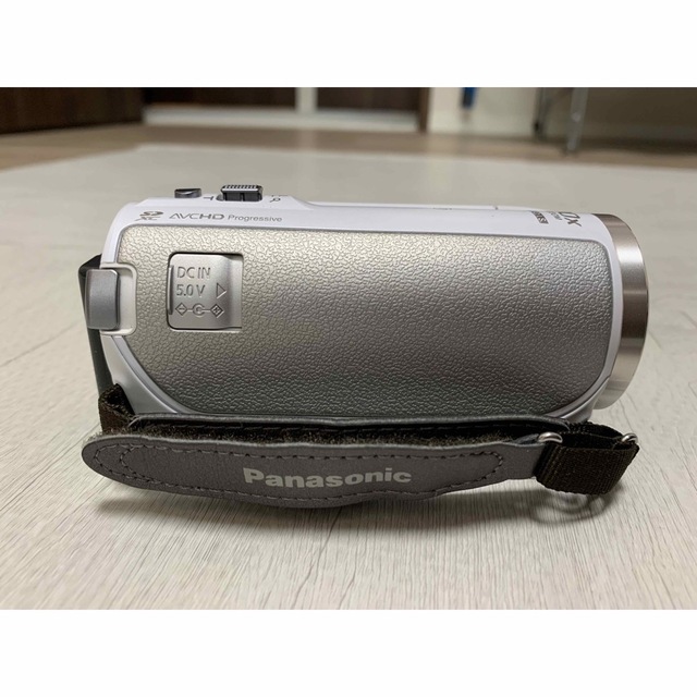 Panasonic(パナソニック)のPanasonic デジタルハイビジョンビデオカメラ HC-V550M-W スマホ/家電/カメラのカメラ(ビデオカメラ)の商品写真