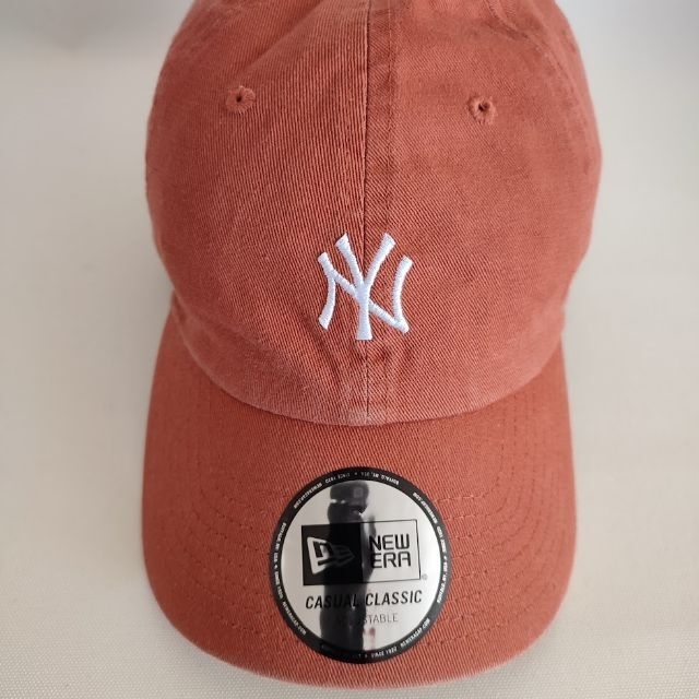 NEW ERA(ニューエラー)の【新品】ニューエラ MLB NY ヤンキース ミニロゴ キャップ（オレンジ） メンズの帽子(キャップ)の商品写真