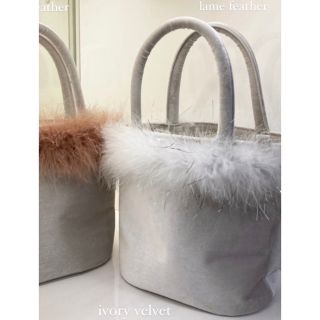 スナイデル(SNIDEL)のThevirgins velvet vanity bag White(ハンドバッグ)