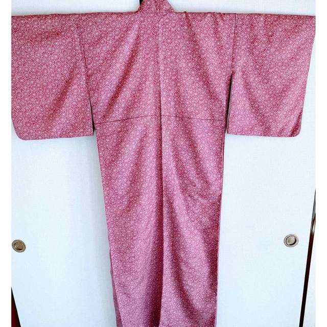 洗える着物　小紋　ダスティピンク　同時購入値引します。 レディースの水着/浴衣(着物)の商品写真