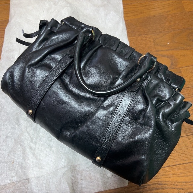 miumiu(ミュウミュウ)のmiumiu レザーハンドバッグ レディースのバッグ(ハンドバッグ)の商品写真