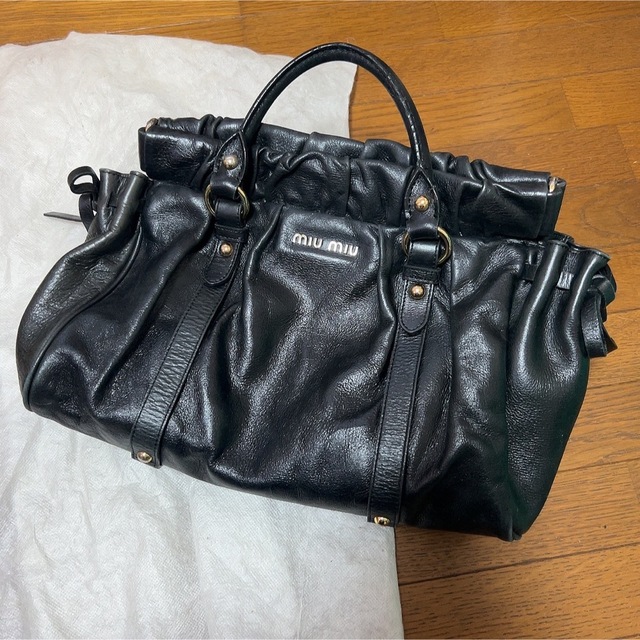 miumiu(ミュウミュウ)のmiumiu レザーハンドバッグ レディースのバッグ(ハンドバッグ)の商品写真