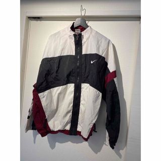 ナイキ(NIKE)のNIKE vintage ナイロンブルゾン 白(ナイロンジャケット)