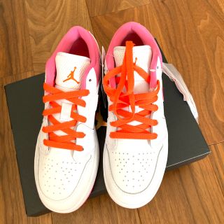 ナイキ(NIKE)のNIKEスニーカー　AIR JORDAN 1LOW 23.5 タグ付き新品(スニーカー)