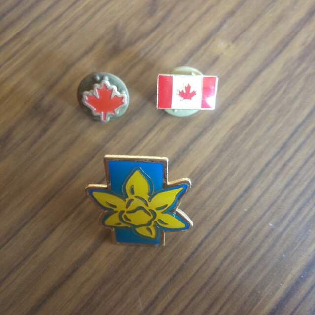 カナダ 国旗ピンバッチの通販 by マーラー's shop｜ラクマ