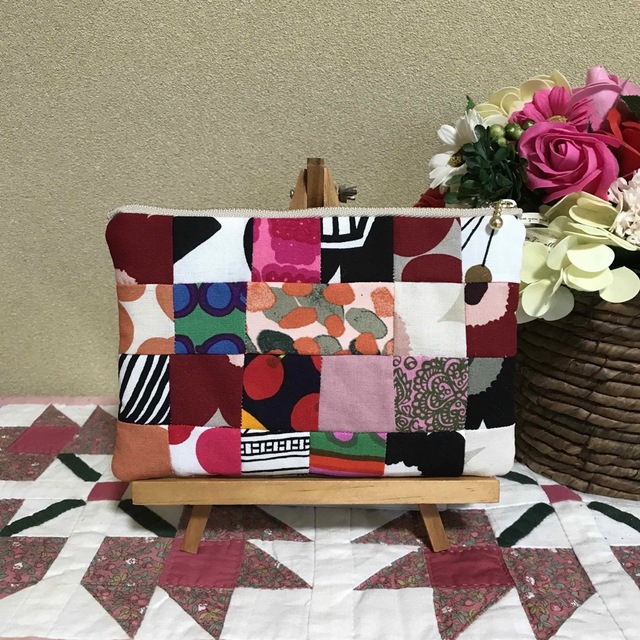 marimekko(マリメッコ)のマリメッコ  生地ハンドメイド　パッチワーク　フラットポーチ② ハンドメイドのファッション小物(ポーチ)の商品写真