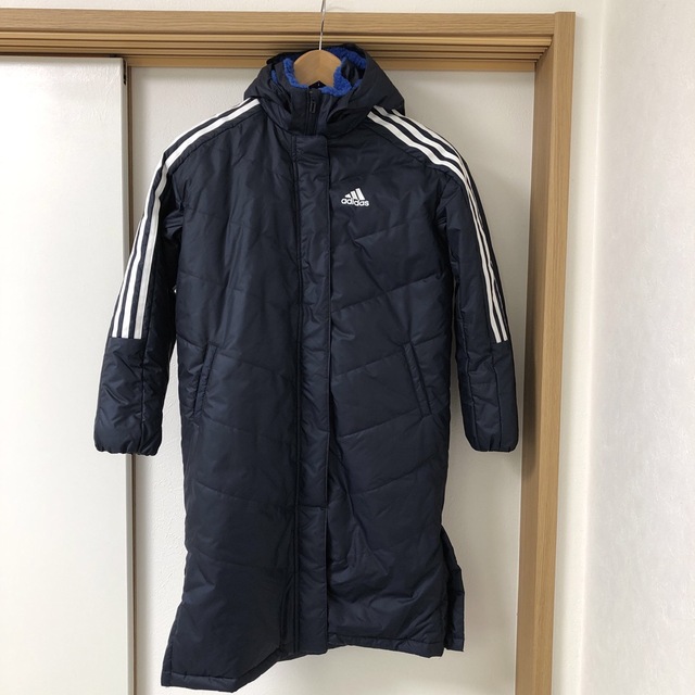 adidas(アディダス)の《新品・未使用》adidas 子供用ベンチコート キッズ/ベビー/マタニティのキッズ服男の子用(90cm~)(コート)の商品写真