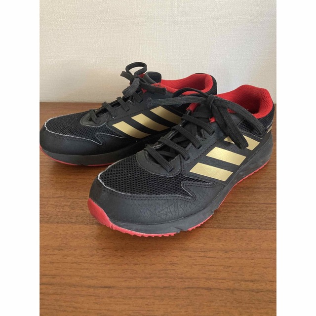 adidas(アディダス)のadidas スニーカー　23cm キッズ/ベビー/マタニティのキッズ靴/シューズ(15cm~)(スニーカー)の商品写真