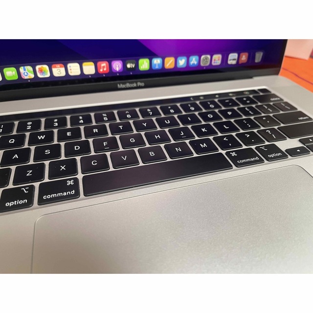 Apple(アップル)の【美品】MacBook Pro 2019 16インチ　USキーボード スマホ/家電/カメラのPC/タブレット(ノートPC)の商品写真