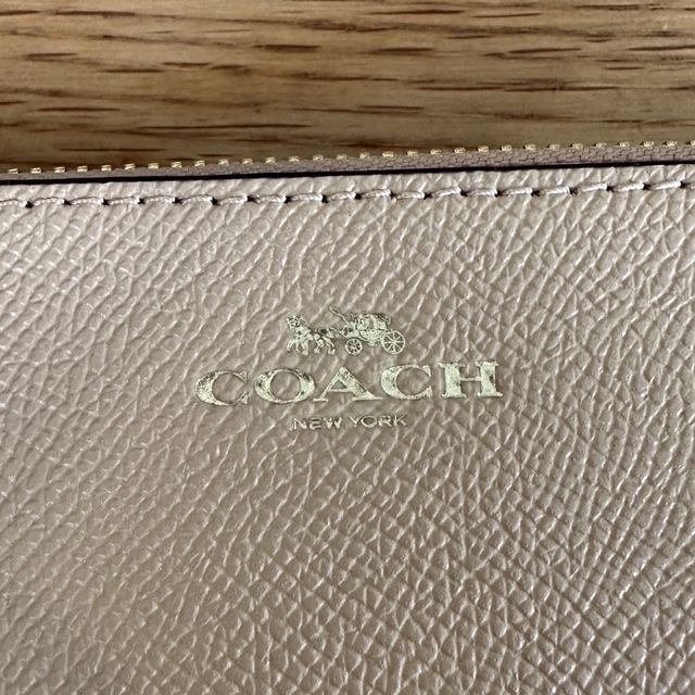 COACH(コーチ)の【Aki 様専用】Coach ポーチ　ベージュ レディースのファッション小物(ポーチ)の商品写真