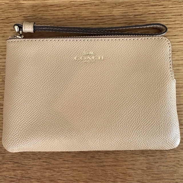 COACH(コーチ)の【Aki 様専用】Coach ポーチ　ベージュ レディースのファッション小物(ポーチ)の商品写真