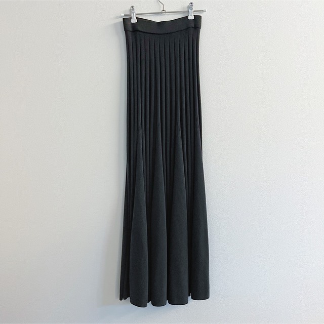 ATON(エイトン)のATON エイトン リブニットスカート　グレー レディースのスカート(ロングスカート)の商品写真