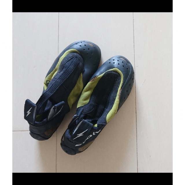    イボルブevolv キッズ クライミングシューズ   キッズ/ベビー/マタニティのキッズ靴/シューズ(15cm~)(アウトドアシューズ)の商品写真