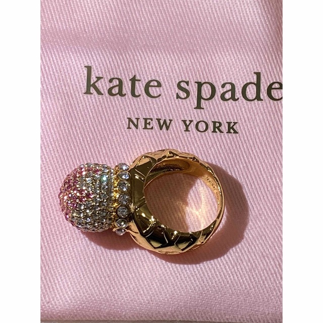 kate spade new york(ケイトスペードニューヨーク)のケイトスペード サンデー アイス クリーム ステートメント アクセサリー リング レディースのアクセサリー(リング(指輪))の商品写真