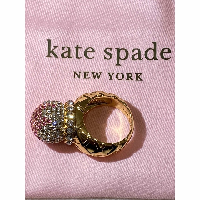 kate spade new york(ケイトスペードニューヨーク)のケイトスペード サンデー アイス クリーム ステートメント アクセサリー リング レディースのアクセサリー(リング(指輪))の商品写真