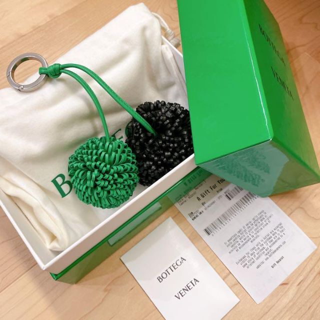 新品未使用】BOTTEGA VENETA ラムレザー チャーム ボンボン