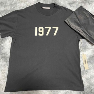 フィアオブゴッド(FEAR OF GOD)のessentials 1977 Tシャツ　新品未使用(Tシャツ/カットソー(半袖/袖なし))