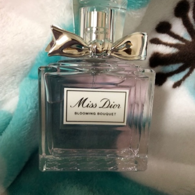 Dior(ディオール)のDior ブルーミングブーケオードゥトワレ50ml コスメ/美容の香水(香水(女性用))の商品写真