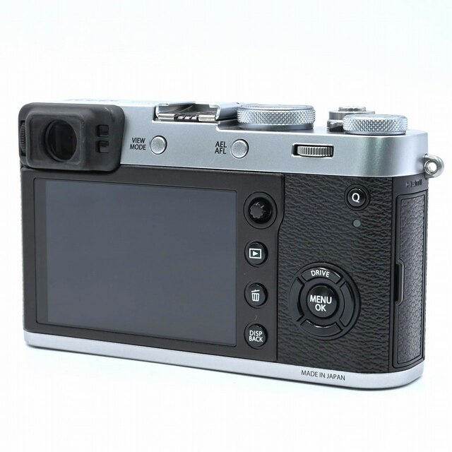 FUJIFILM X100F シルバー スマホ/家電/カメラのカメラ(コンパクトデジタルカメラ)の商品写真