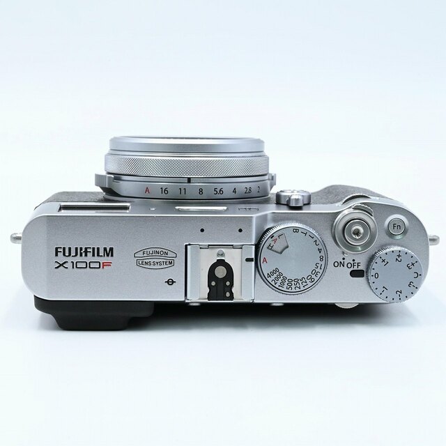 FUJIFILM X100F シルバー スマホ/家電/カメラのカメラ(コンパクトデジタルカメラ)の商品写真
