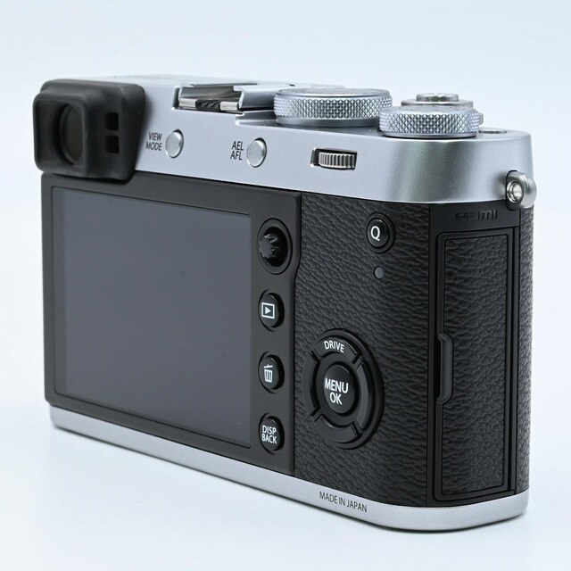 FUJIFILM X100F シルバー スマホ/家電/カメラのカメラ(コンパクトデジタルカメラ)の商品写真