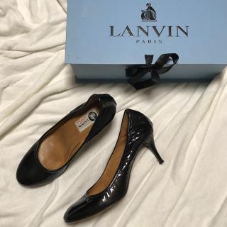 ランバン(LANVIN)の【美品】LANVIN パンプス エナメル ブラック 23.5-24 オフィス(ハイヒール/パンプス)