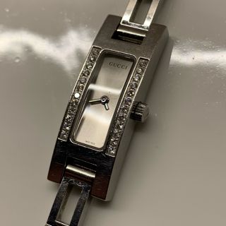 ◇ GUCCI グッチ シェリーライン ラウンドフェイス 腕時計 ブラック ...