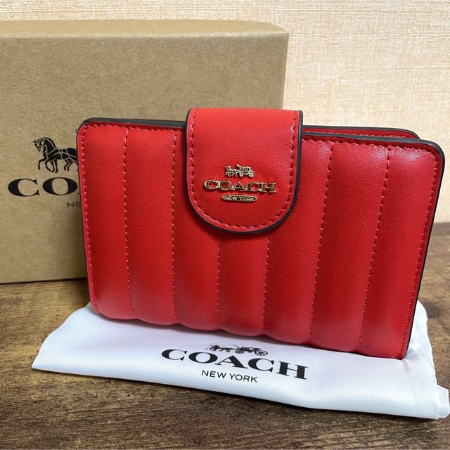 公式の COACH 新品 レッド キルティング 折り財布 コーチ レディース
