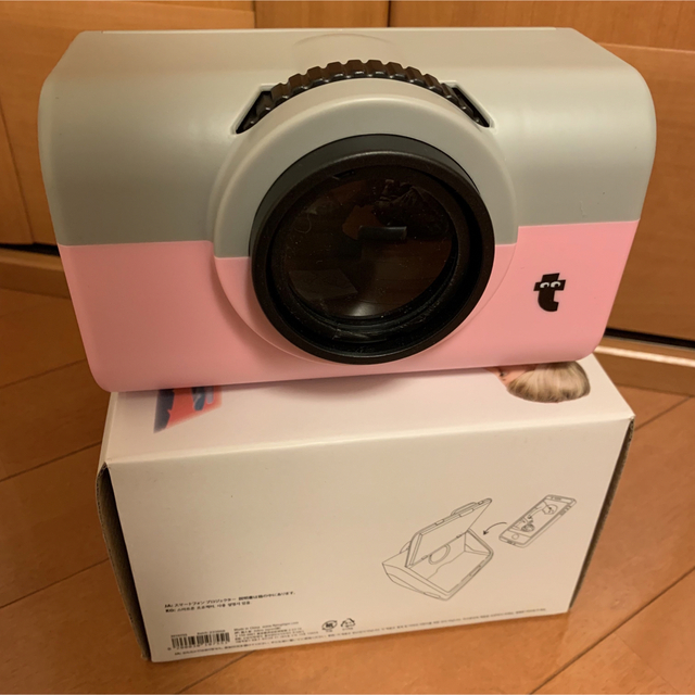 Flying Tiger Copenhagen(フライングタイガーコペンハーゲン)のFLYING TIGER フライングタイガー　スマートフォンプロジェクター インテリア/住まい/日用品の日用品/生活雑貨/旅行(日用品/生活雑貨)の商品写真