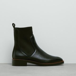 ザラ(ZARA)のYuuu様専用  ZARA ストレッチパネル付ショートブーツ(ブーツ)