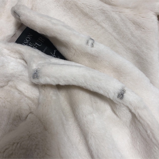 Maison de FLEUR(メゾンドフルール)のフェイクファー　コート　ホワイト レディースのジャケット/アウター(毛皮/ファーコート)の商品写真