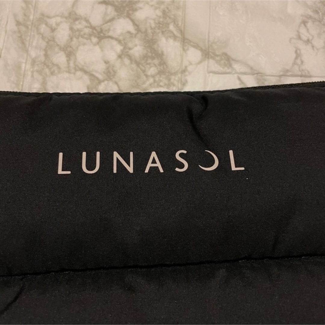 LUNASOL(ルナソル)の同梱済　　新品付録ルナソルふかふかポーチ レディースのファッション小物(ポーチ)の商品写真