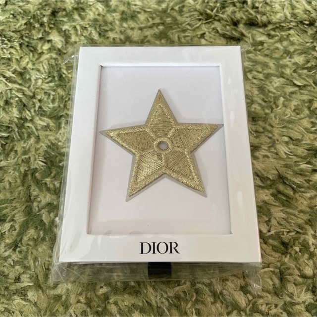 Christian Dior(クリスチャンディオール)のDior/ディオール　ノベルティ　ピンバッジ レディースのファッション小物(その他)の商品写真