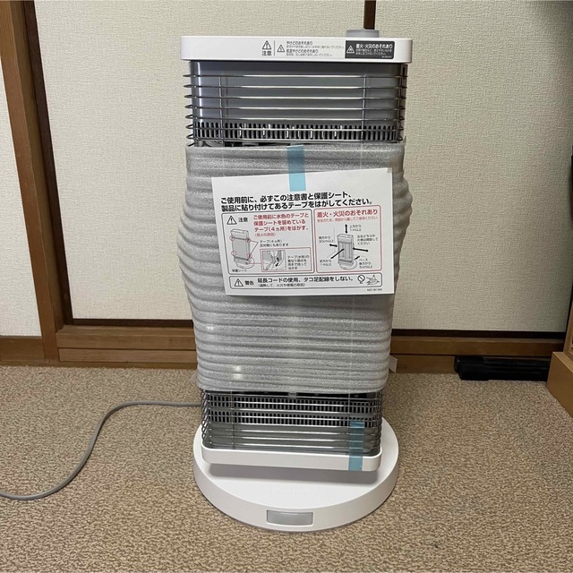 DAIKIN(ダイキン)のDAIKIN 遠赤外線暖房機 セラムヒート 2021年製　ホワイト スマホ/家電/カメラの冷暖房/空調(電気ヒーター)の商品写真