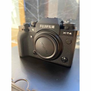 フジフイルム(富士フイルム)のコーヒー様専用　FUJIFILM xt4 美品(デジタル一眼)