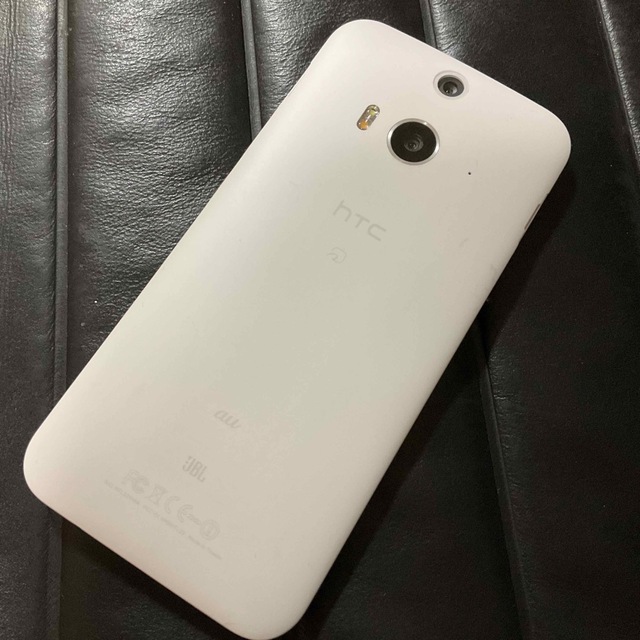 au(エーユー)のHTC HTC J butterfly HTL23 キャンバス スマホ/家電/カメラのスマートフォン/携帯電話(スマートフォン本体)の商品写真