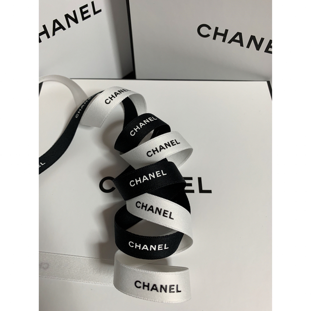 CHANEL(シャネル)の1.5cm幅 CHANEL ラッピング リボン 2m インテリア/住まい/日用品のオフィス用品(ラッピング/包装)の商品写真