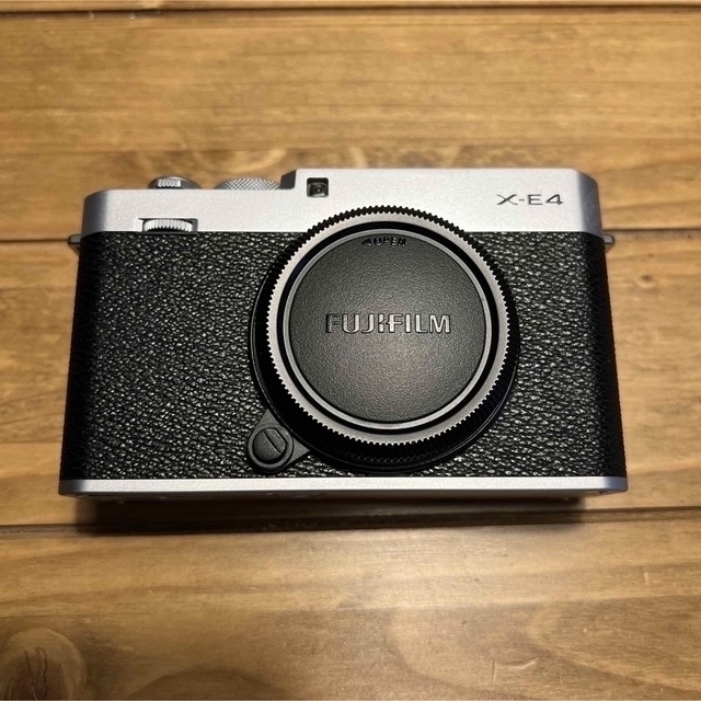 富士フイルム(フジフイルム)の【雑屋様専用】FUJIFILM X-E4 スマホ/家電/カメラのカメラ(ミラーレス一眼)の商品写真