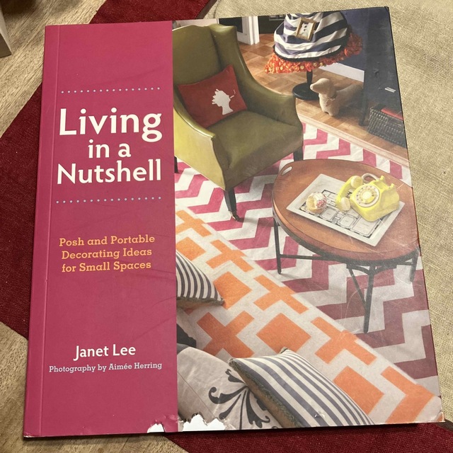 【洋書】LIVING IN A NUTSHELL(P) エンタメ/ホビーの本(洋書)の商品写真