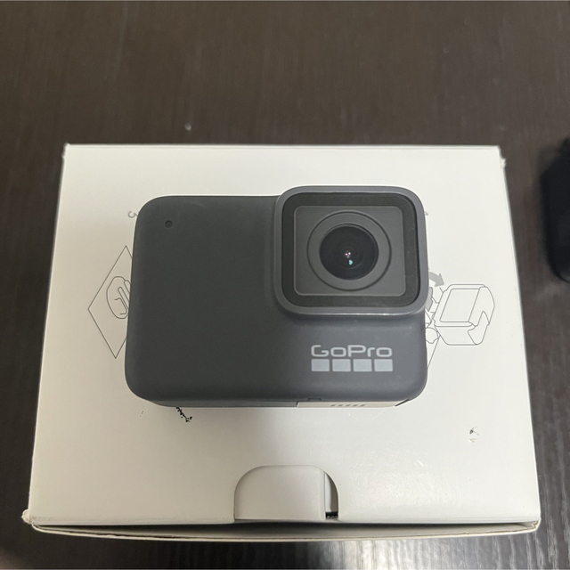 GoPro(ゴープロ)のGoPro HERO7 silver スマホ/家電/カメラのカメラ(ビデオカメラ)の商品写真