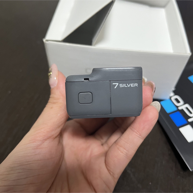 GoPro(ゴープロ)のGoPro HERO7 silver スマホ/家電/カメラのカメラ(ビデオカメラ)の商品写真